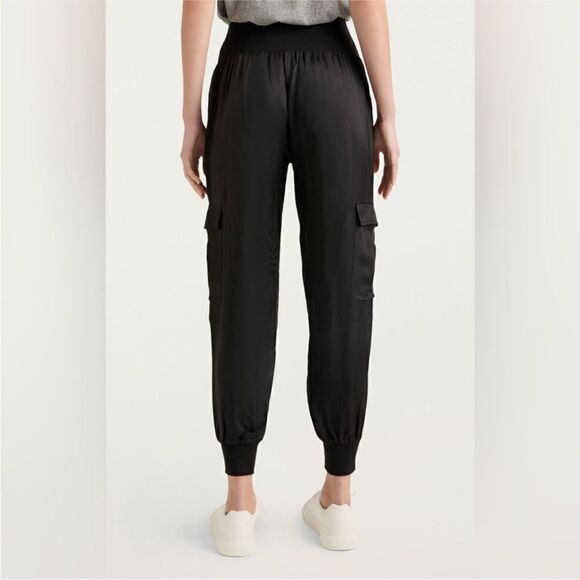 Cinq à Sept NWT Giles Cargo Pocket Satin Jogger
Pants In Black Size XS MSRP $265 - Picture 1 of 7